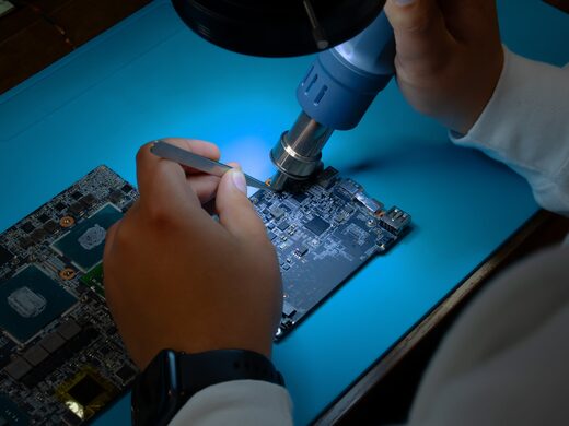 Ice Computer : votre expert en microsoudure dans les Alpes-maritimes